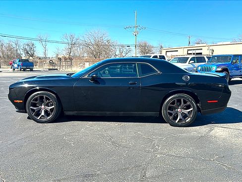 Used 2018 Dodge Challenger SXT Plus image 5