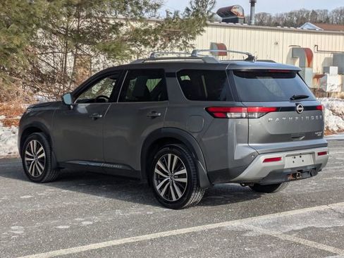Used 2022 Nissan Pathfinder Platinum w/ Cargo Package AWD/4WD image 3