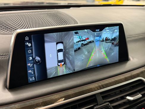 Used 2017 BMW 740i RWD image 19