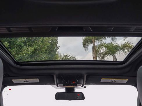 Used 2018 BMW 330i Sedan RWD image 18