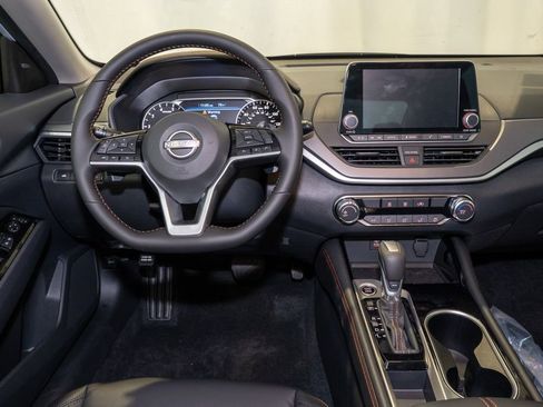 New 2025 Nissan Altima 2.5 SR image 8