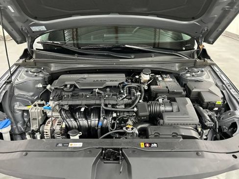 Used 2025 Hyundai Elantra SE FWD image 18