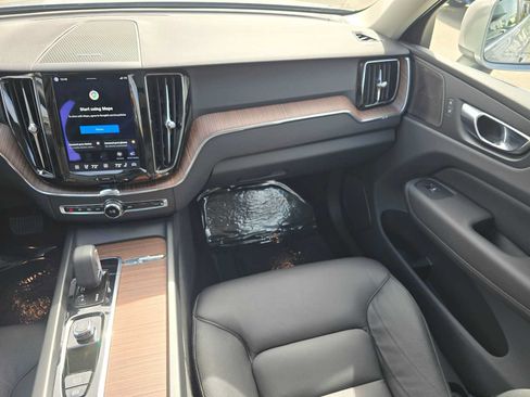 Used 2022 Volvo XC60 B5 Momentum w/ Advanced Package AWD/4WD image 18