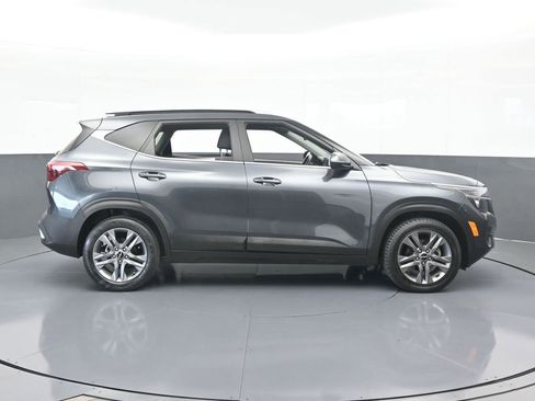 Used 2023 Kia Seltos S w/ Navigation Package image 7