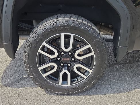 Certified 2024 GMC Sierra 1500 AT4 w/ Technology Package AWD/4WD image 17