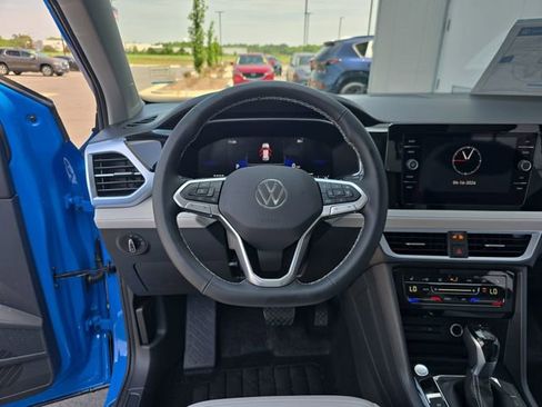 New 2026 Volkswagen Taos SE FWD image 13
