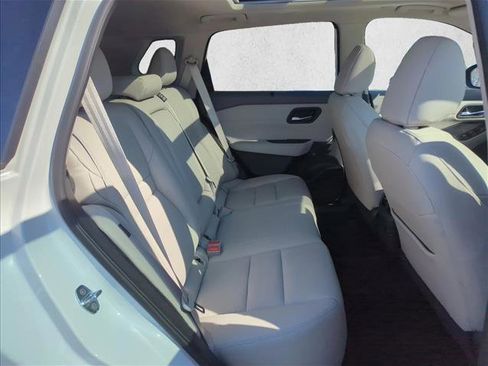 Used 2023 Nissan Rogue SL w/ SL Premium Package image 18