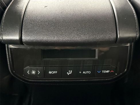 Used 2024 Toyota Highlander LE image 33