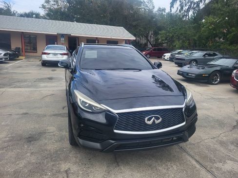 Used 2017 INFINITI QX30 AWD image 6