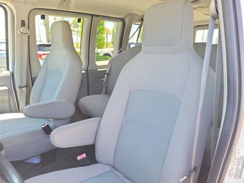 Used 2014 Ford E-350 and Econoline 350 XLT RWD image 21