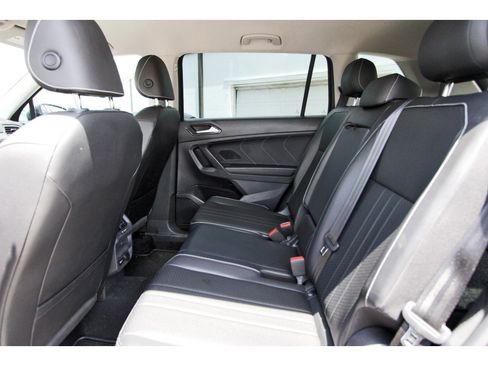 Used 2022 Volkswagen Tiguan SE image 31