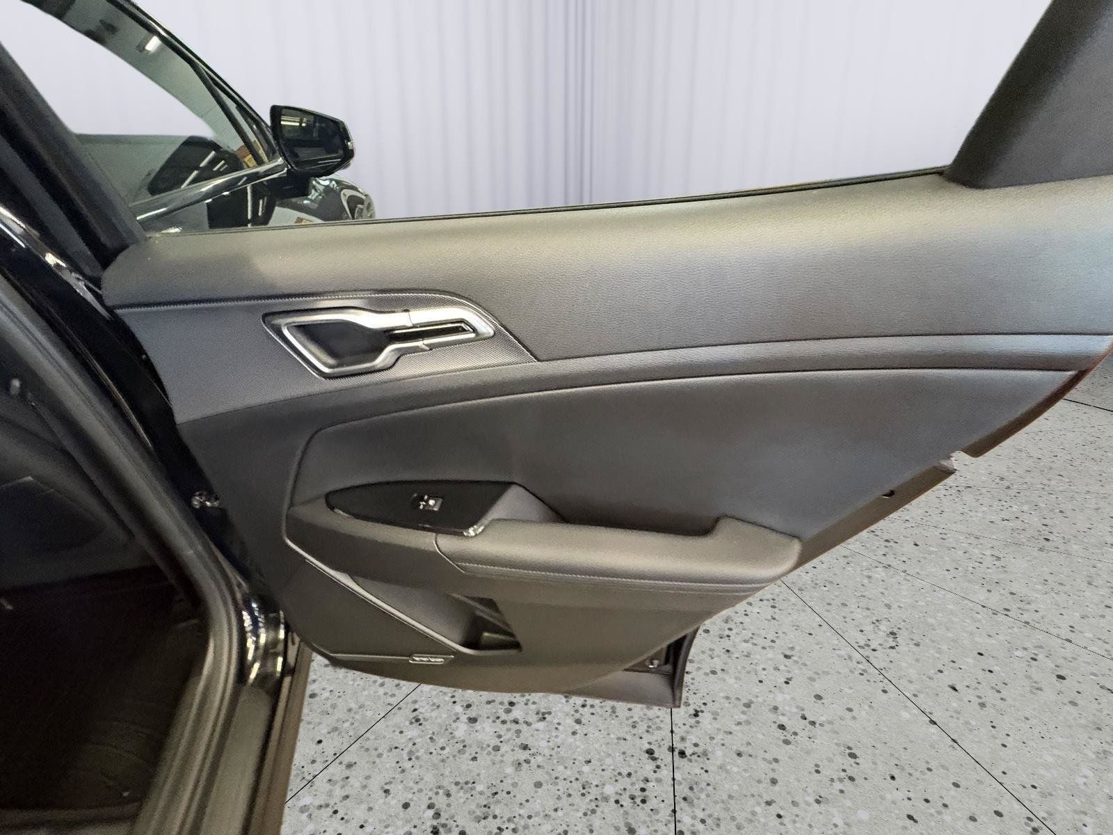 Used 2023 Kia Sportage SX FWD image 16
