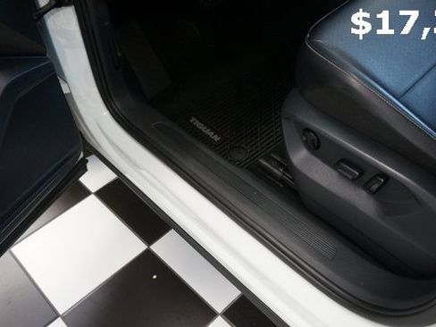 Certified 2021 Volkswagen Tiguan SE image 30