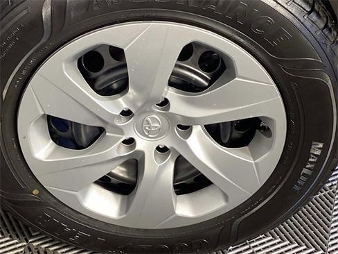 Used 2022 Toyota RAV4 LE image 27