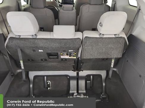 Used 2024 Toyota Sienna LE image 22