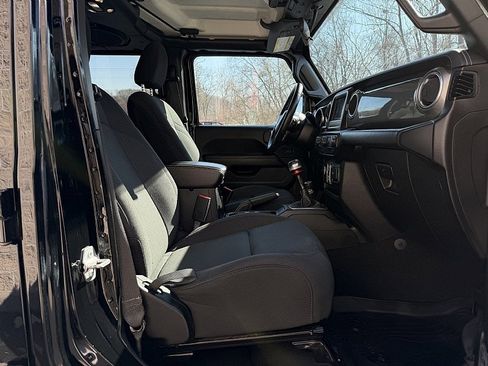 Used 2019 Jeep Wrangler Unlimited Sahara w/ LED Lighting Group image 11