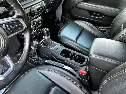 Used 2020 Jeep Wrangler Unlimited Sahara AWD/4WD image 20