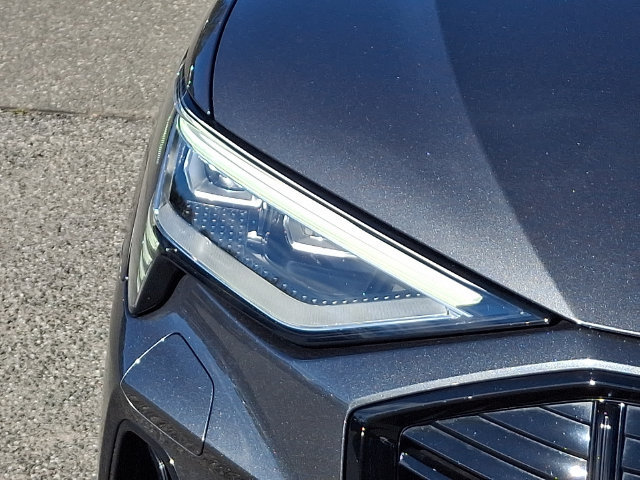 Used 2023 Audi e-tron Premium Plus w/ Premium Plus Package AWD/4WD image 29