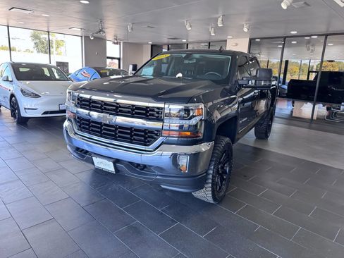 Used 2018 Chevrolet Silverado 1500 LT w/ LT Eassist Package image 7