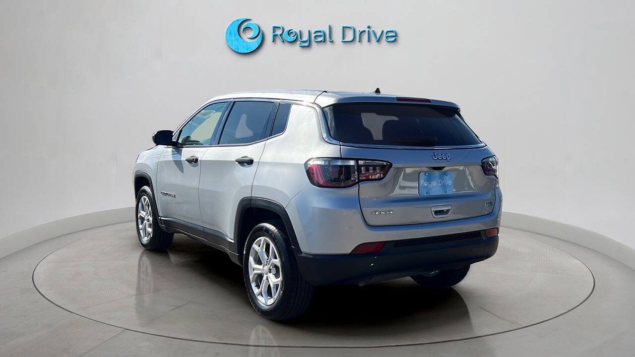 Used 2024 Jeep Compass Sport AWD/4WD image 4
