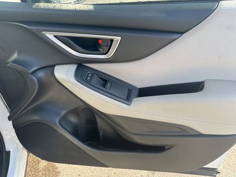 Used 2023 Subaru Forester Base image 8