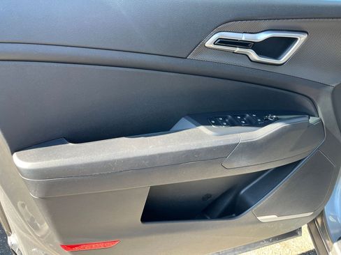 Used 2024 Kia Sportage LX image 20