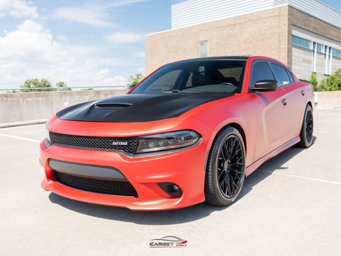 Used 2018 Dodge Charger R/T RWD image 3
