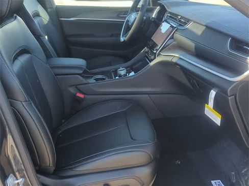 New 2025 Jeep Grand Cherokee Limited image 23