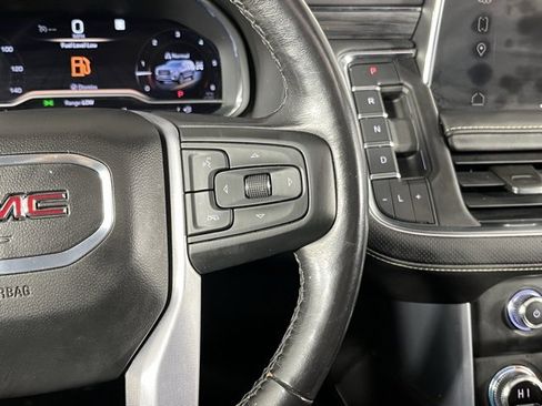 Used 2022 GMC Yukon SLT w/ SLT Luxury Package image 16