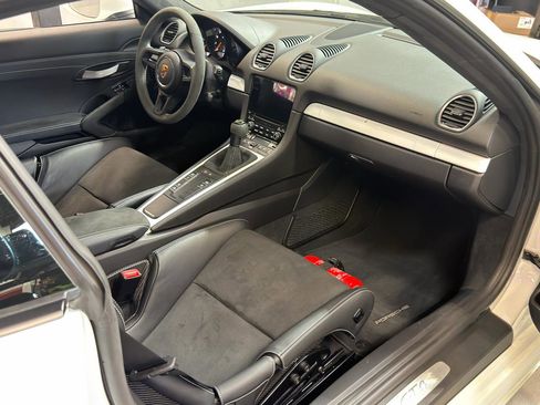 Used 2021 Porsche 718 Cayman GT4 image 17