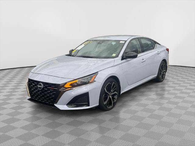 Used 2024 Nissan Altima 2.5 SR FWD image 3
