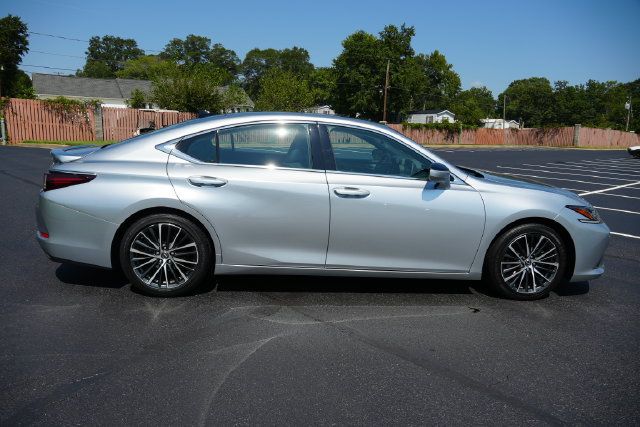 Used 2022 Lexus ES 350 w/ Premium Package FWD image 9