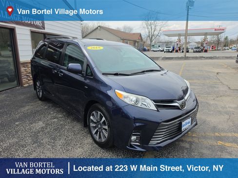 Used 2018 Toyota Sienna XLE w/ XLE Navigation Package image 3