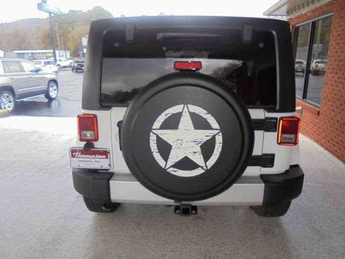 Used 2012 Jeep Wrangler Unlimited Sahara w/ Connectivity Group image 4