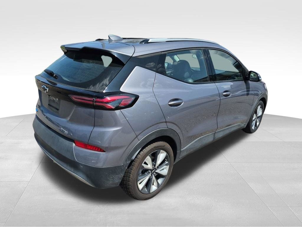 Used 2022 Chevrolet Bolt EUV LT w/ Convenience Package FWD image 7