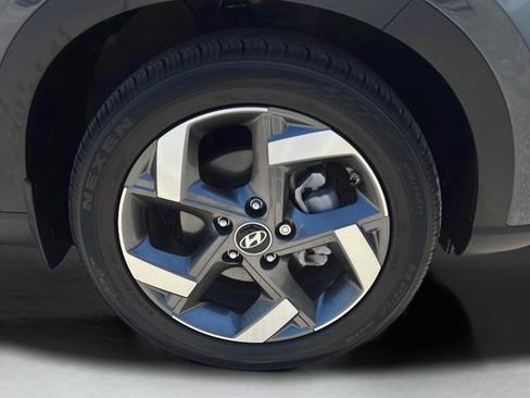 Certified 2025 Hyundai Venue Limited FWD image 33