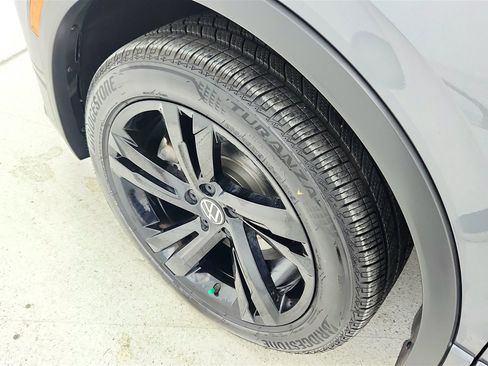 Used 2023 Volkswagen Tiguan SE R-Line image 25