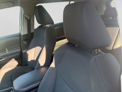 Used 2020 Toyota RAV4 LE AWD/4WD image 8