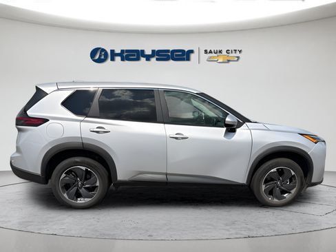 Used 2025 Nissan Rogue SV FWD image 8