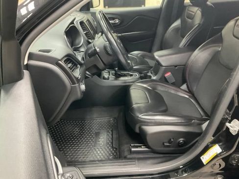 Used 2020 Jeep Cherokee Trailhawk w/ Cold Weather Group AWD/4WD image 8