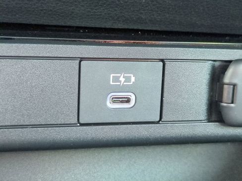 Used 2026 Toyota Prius Plug-In Hybrid FWD image 21