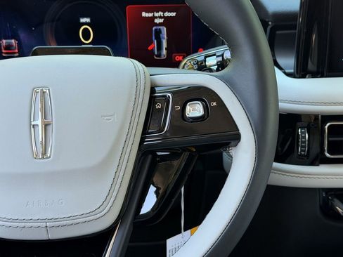 New 2026 Lincoln Aviator AWD image 13
