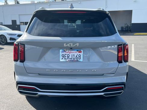 Used 2022 Kia Sorento EX w/ Panoramic Sunroof Package image 10