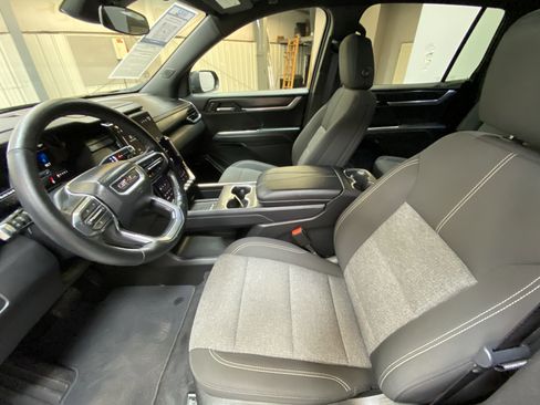 Used 2025 GMC Acadia Elevation image 23