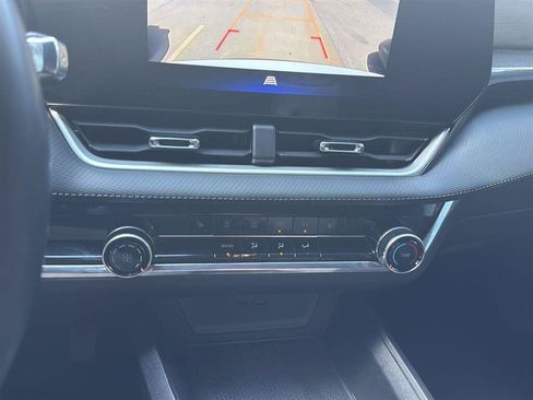 Used 2025 Chevrolet Equinox LT FWD image 7
