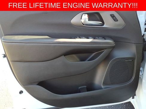 New 2027 Chrysler Pacifica Limited w/ S Appearance Package AWD/4WD image 10