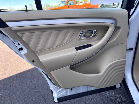 Used 2018 Ford Taurus SE FWD image 33