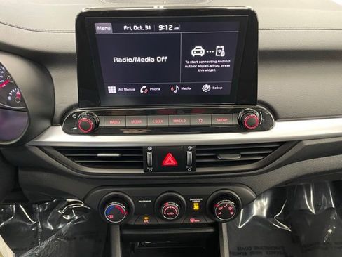 Used 2024 Kia Forte LXS w/ LXS Technology Package image 3