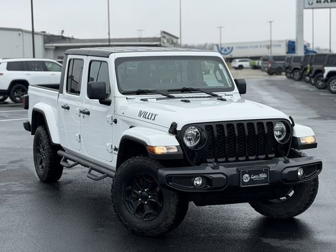 Used 2023 Jeep Gladiator Willys image 4