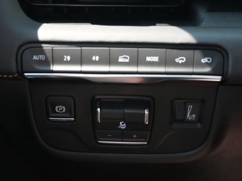 Used 2024 Cadillac Escalade ESV Sport w/ LPO, ONYX Package AWD/4WD image 40